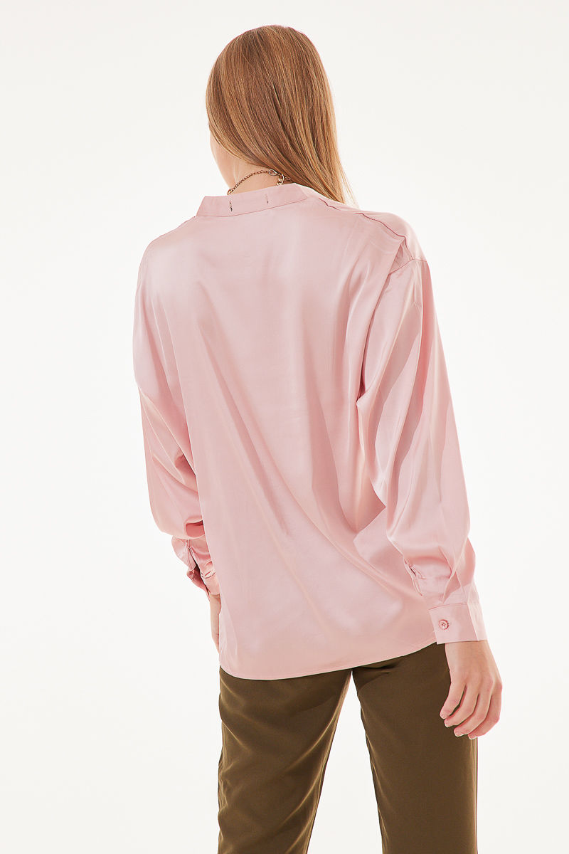 Picture of Screw neck satin shirt