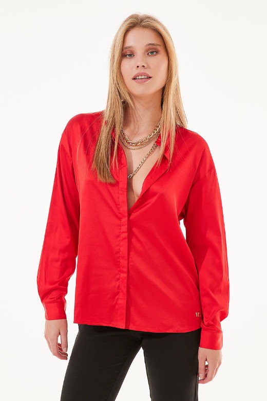 Picture of Screw neck satin shirt