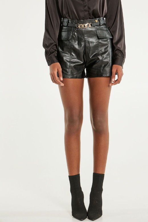 Picture of Faux leather shorts with zipper