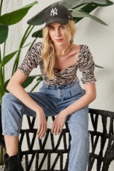 Εικόνα της Crop top με μανίκι zebra pattern