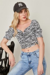 Εικόνα της Crop top με μανίκι zebra pattern