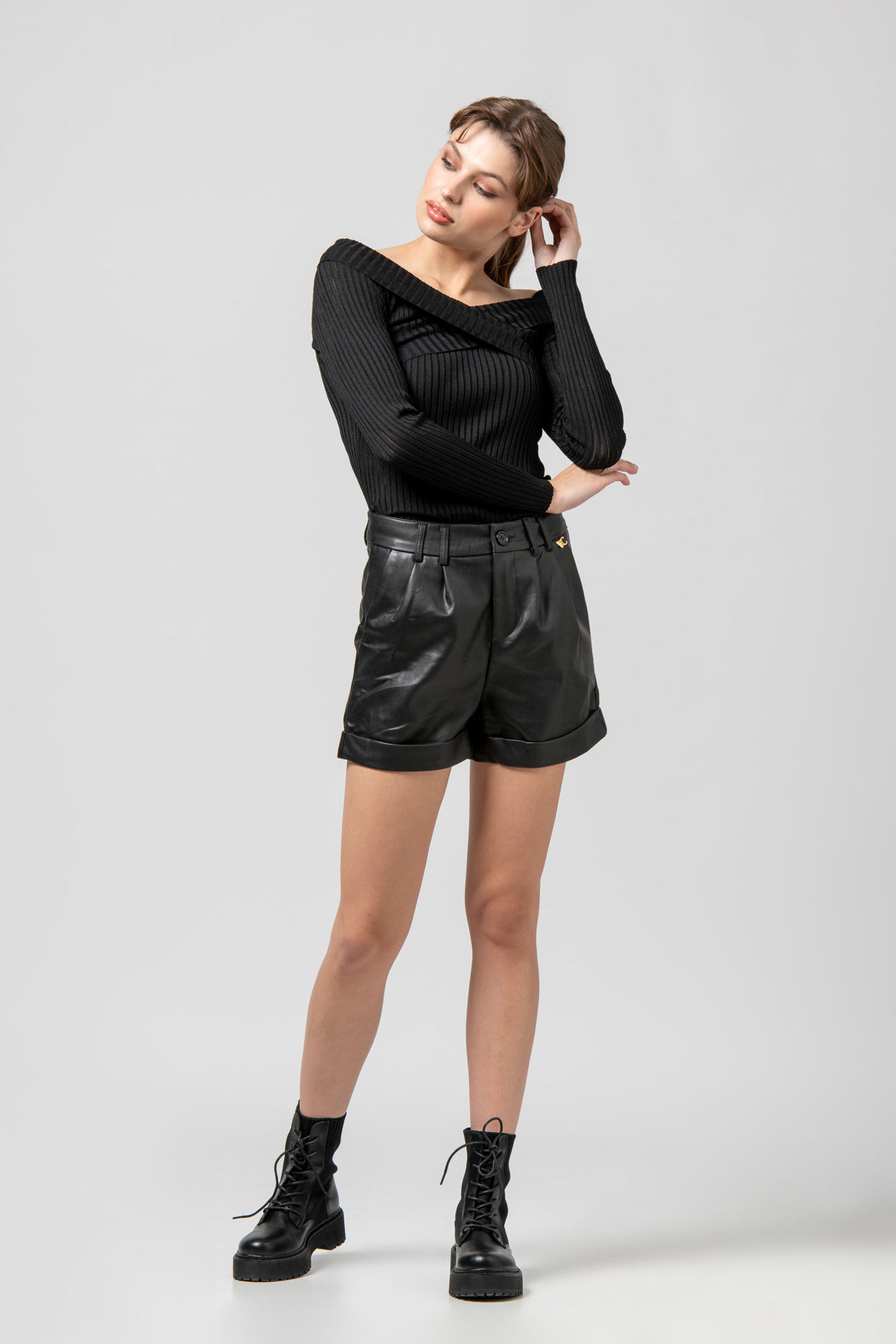 Picture of Off-shoulder ribbed top