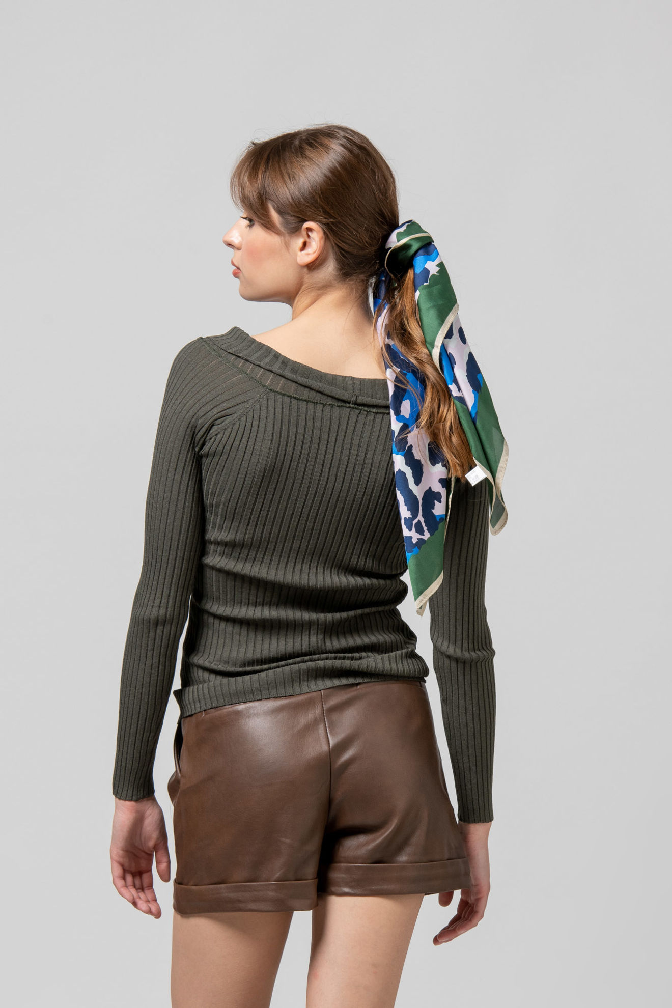 Picture of Off-shoulder ribbed top