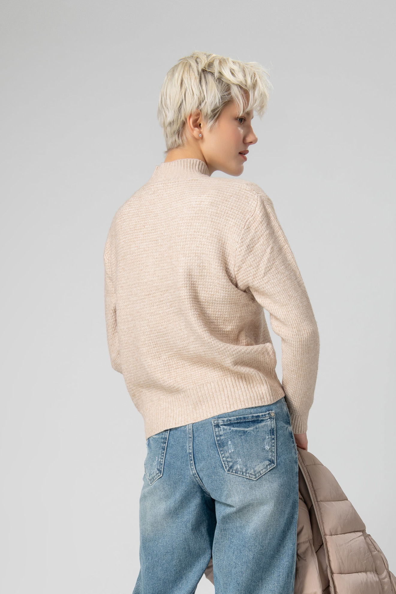 Picture of High neck knit sweater