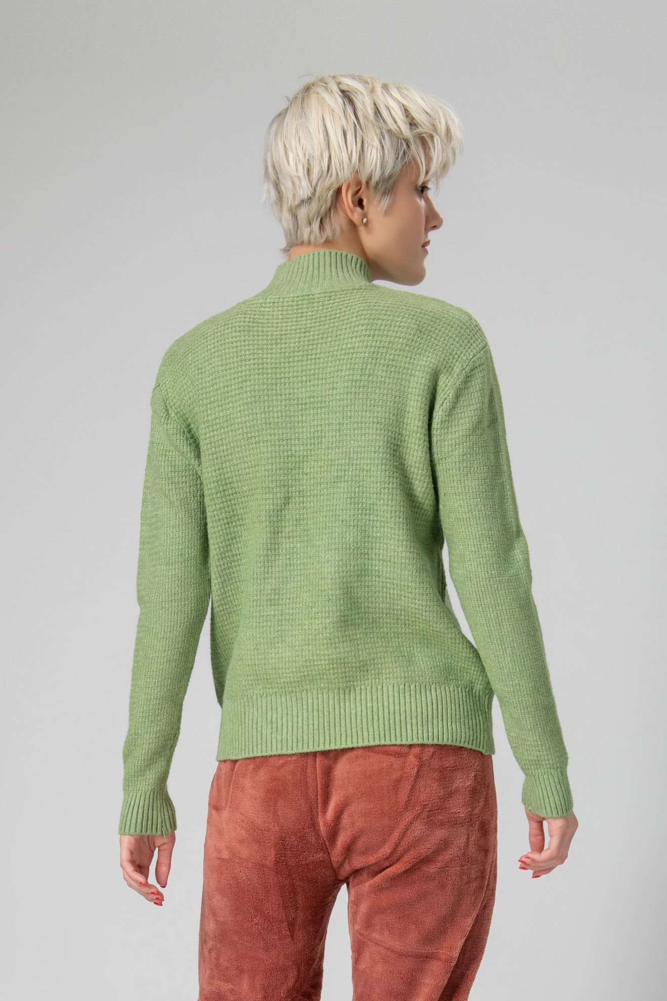 Picture of High neck knit sweater