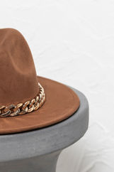 Εικόνα της Καπέλο suede gold chain
