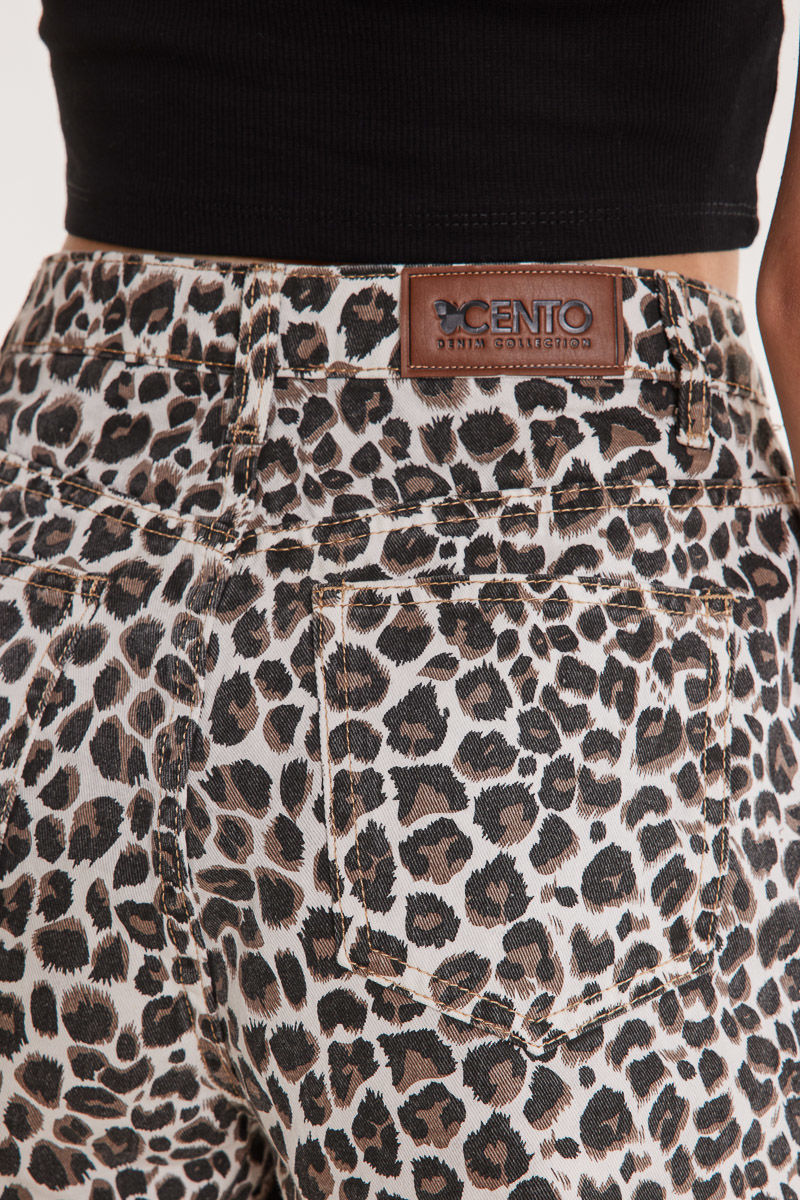Picture of Denim animal print shorts