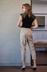 Εικόνα της Παντελόνι υφασμάτινο comfort με πιέτες