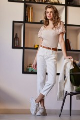 Picture of High-waisted belted jeans