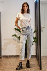 Picture of High waisted straight jeans