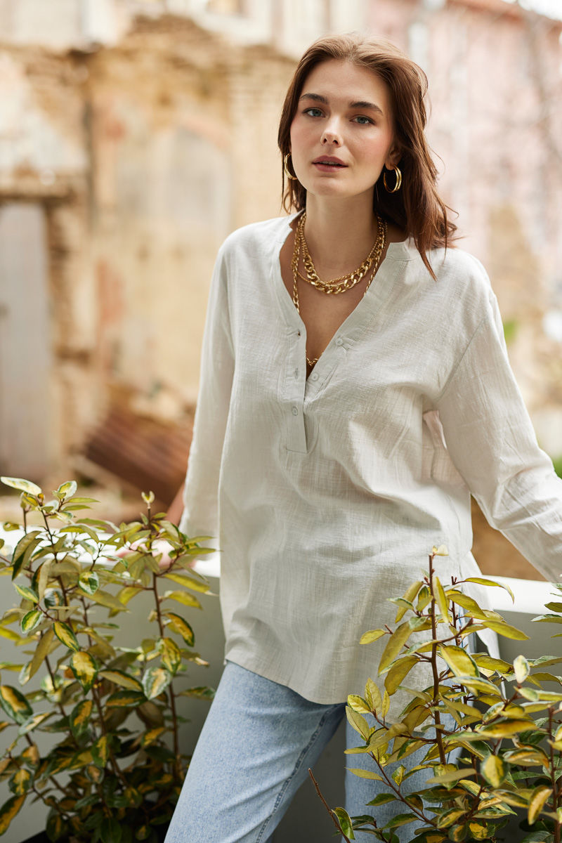 Picture of Linen sqaure neck shirt