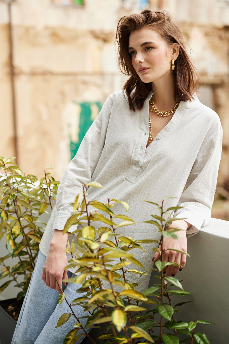 Picture of Linen sqaure neck shirt