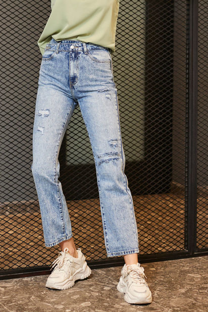 Picture of High-waisted ripped jeans
