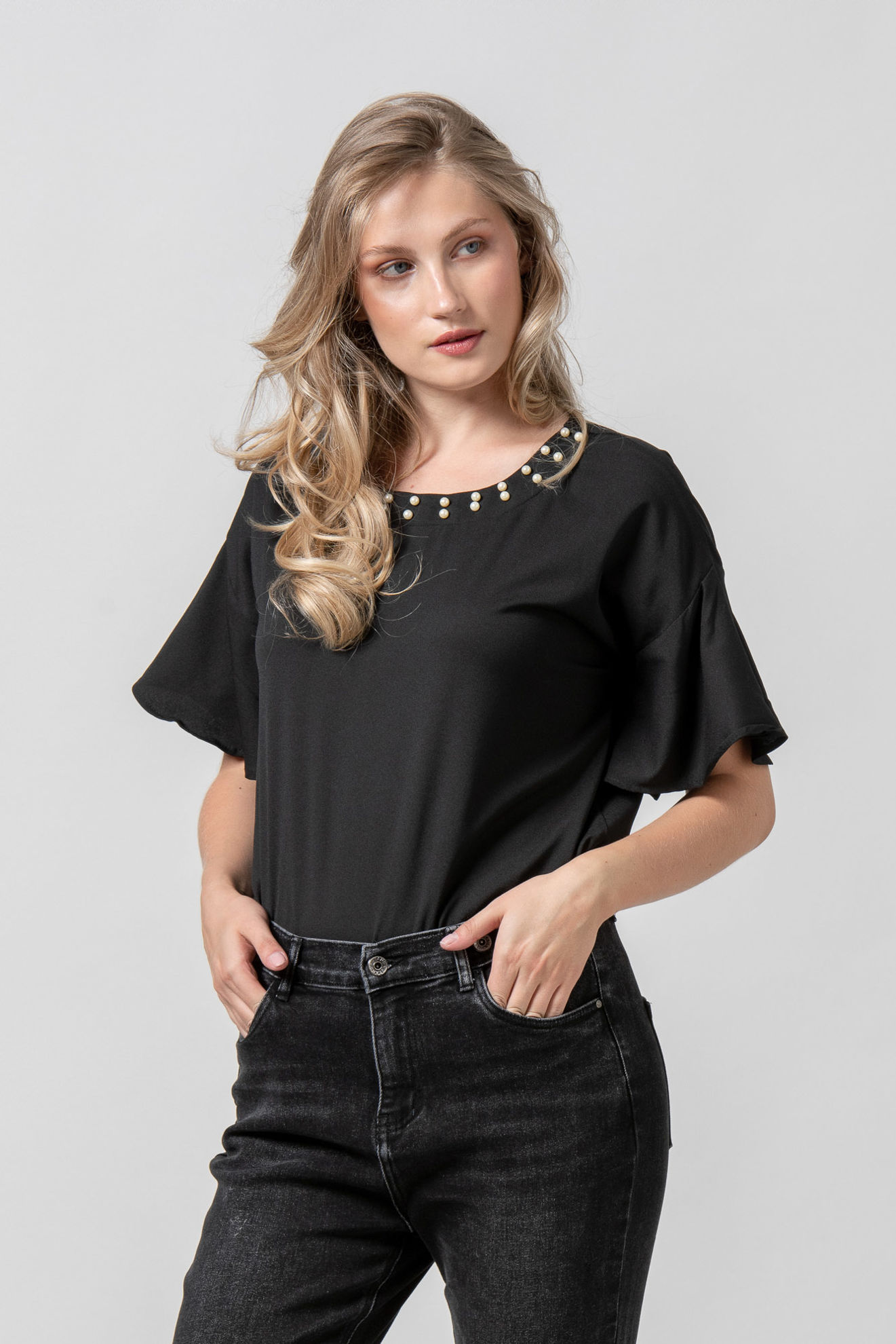 Picture of Blouse with pealrs