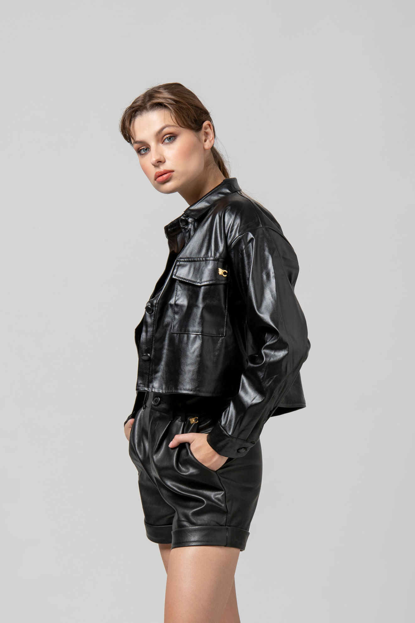 Picture of Cropped leather shirt