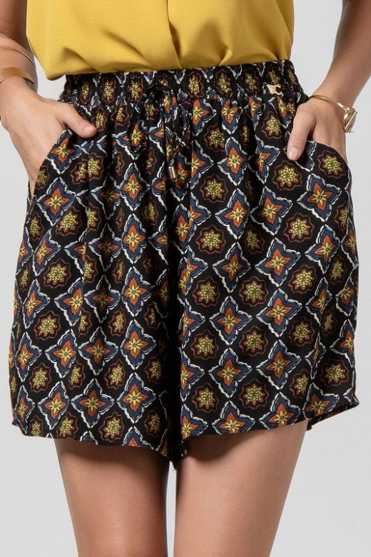 Picture of High-waisted africa print shorts