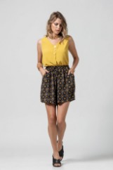 Picture of High-waisted africa print shorts