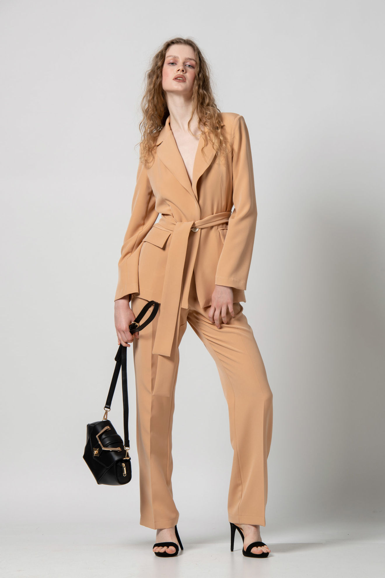 Εικόνα της Blazer oversized με ζώνη suit