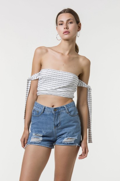 Picture of Sleeveless crop with stripes