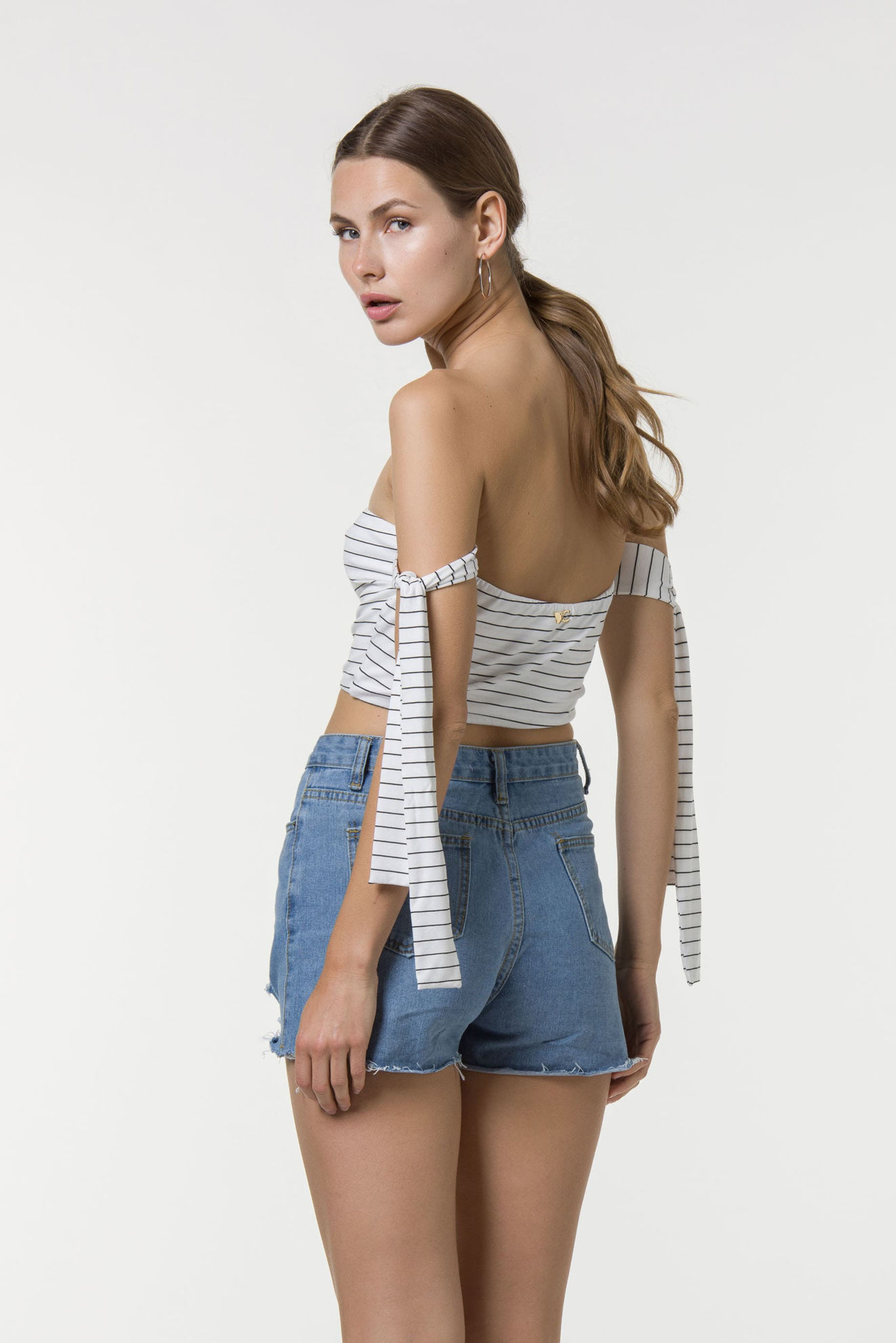 Picture of Sleeveless crop with stripes