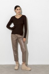 Picture of Ribbed V knitted blouse