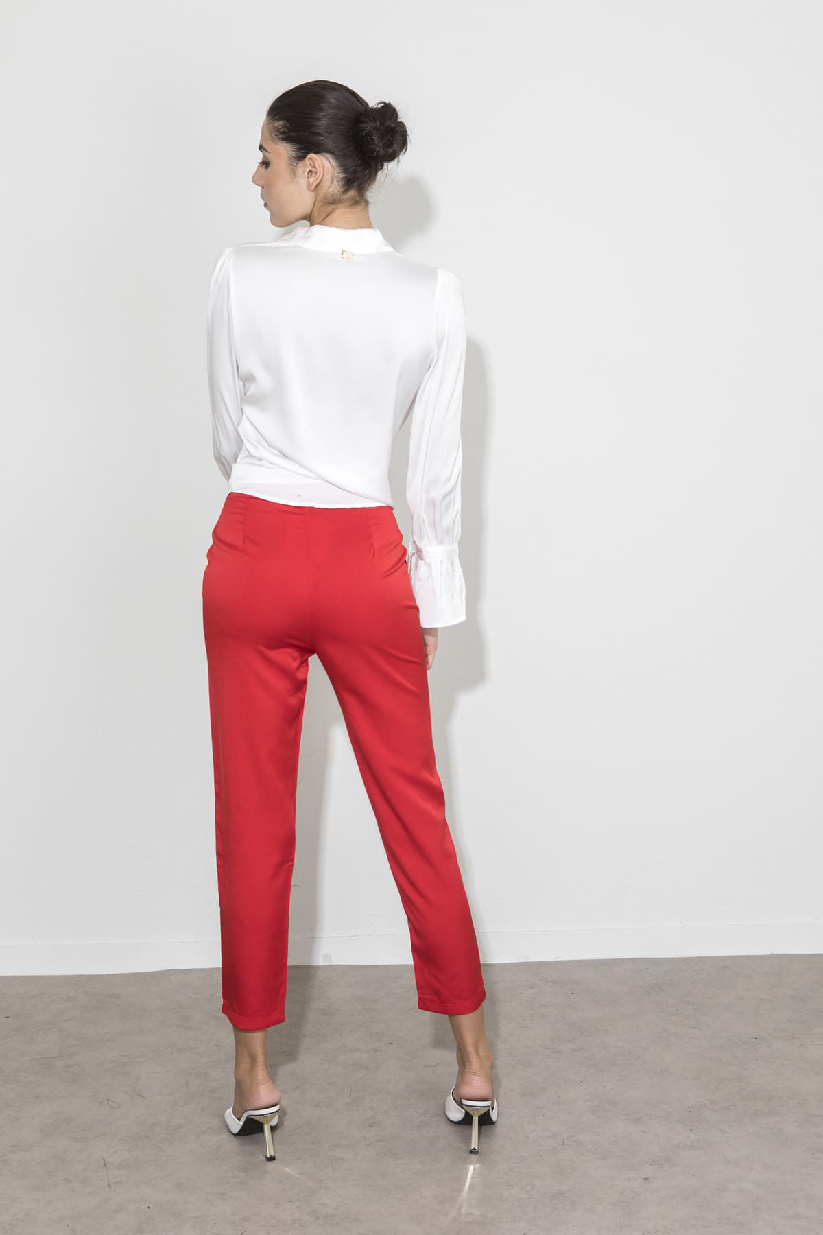 Picture of High-waisted satin pants