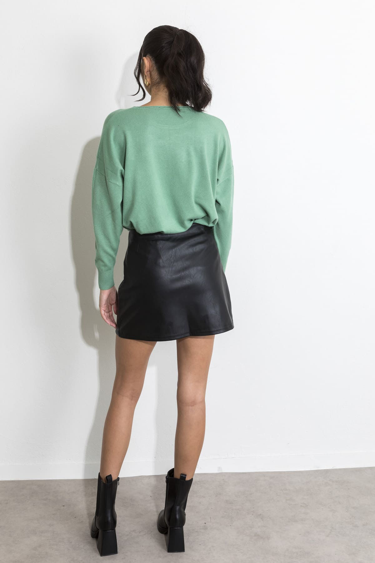 Picture of Leather skirt with chain