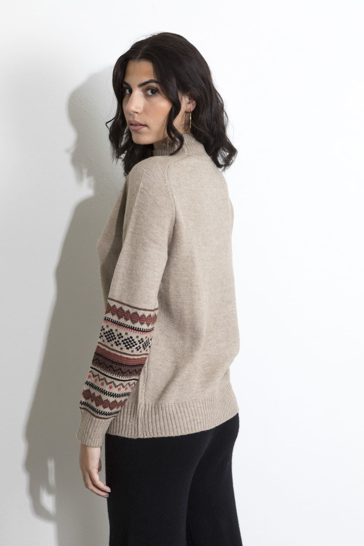 Εικόνα της Πλεκτό με σχέδια στα μανίκια