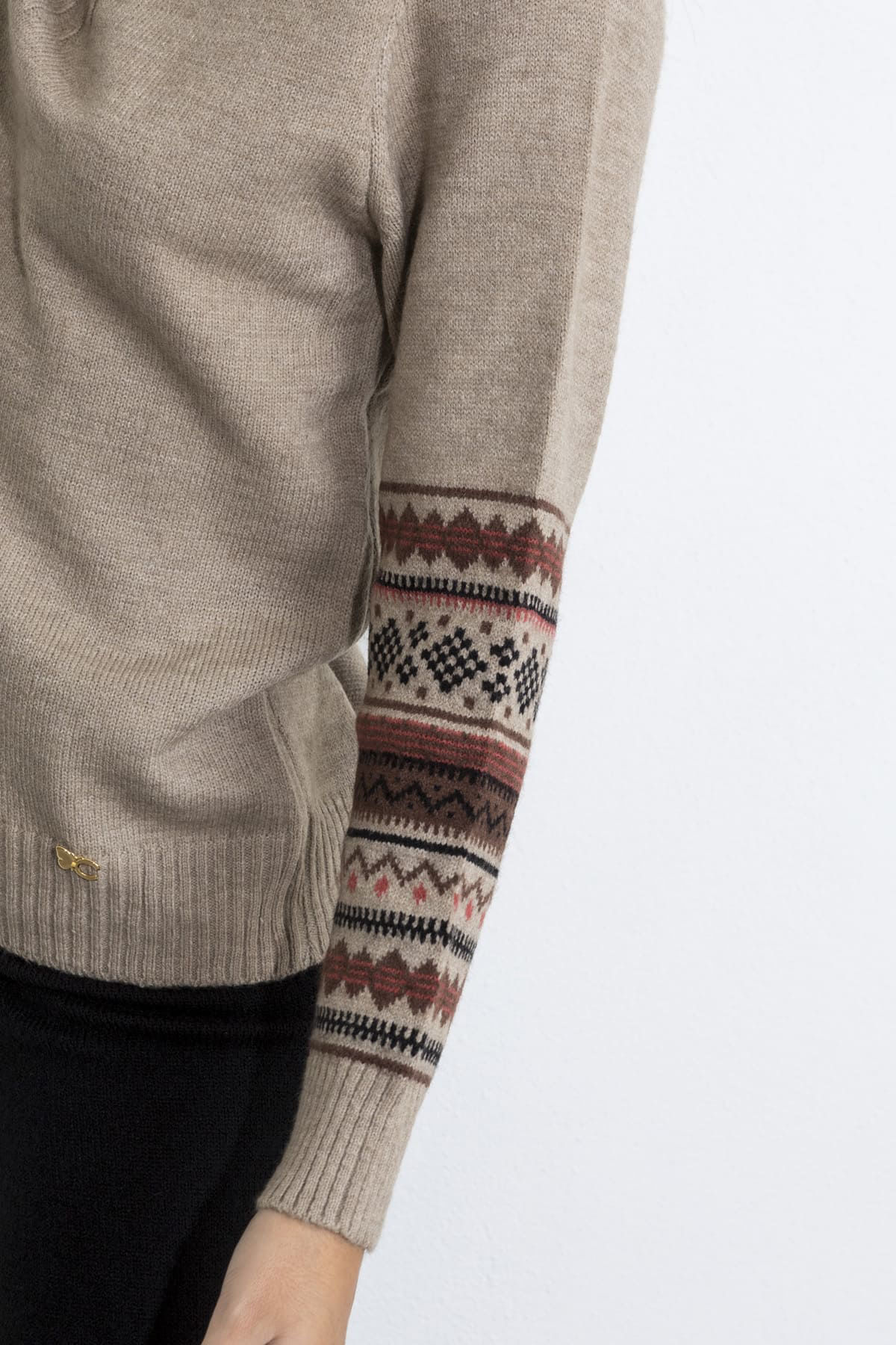 Εικόνα της Πλεκτό με σχέδια στα μανίκια