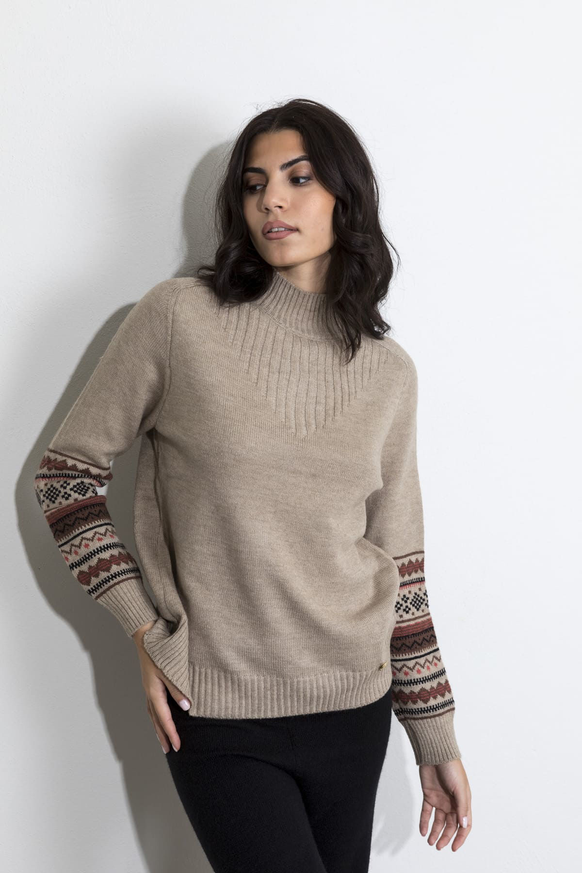 Εικόνα της Πλεκτό με σχέδια στα μανίκια