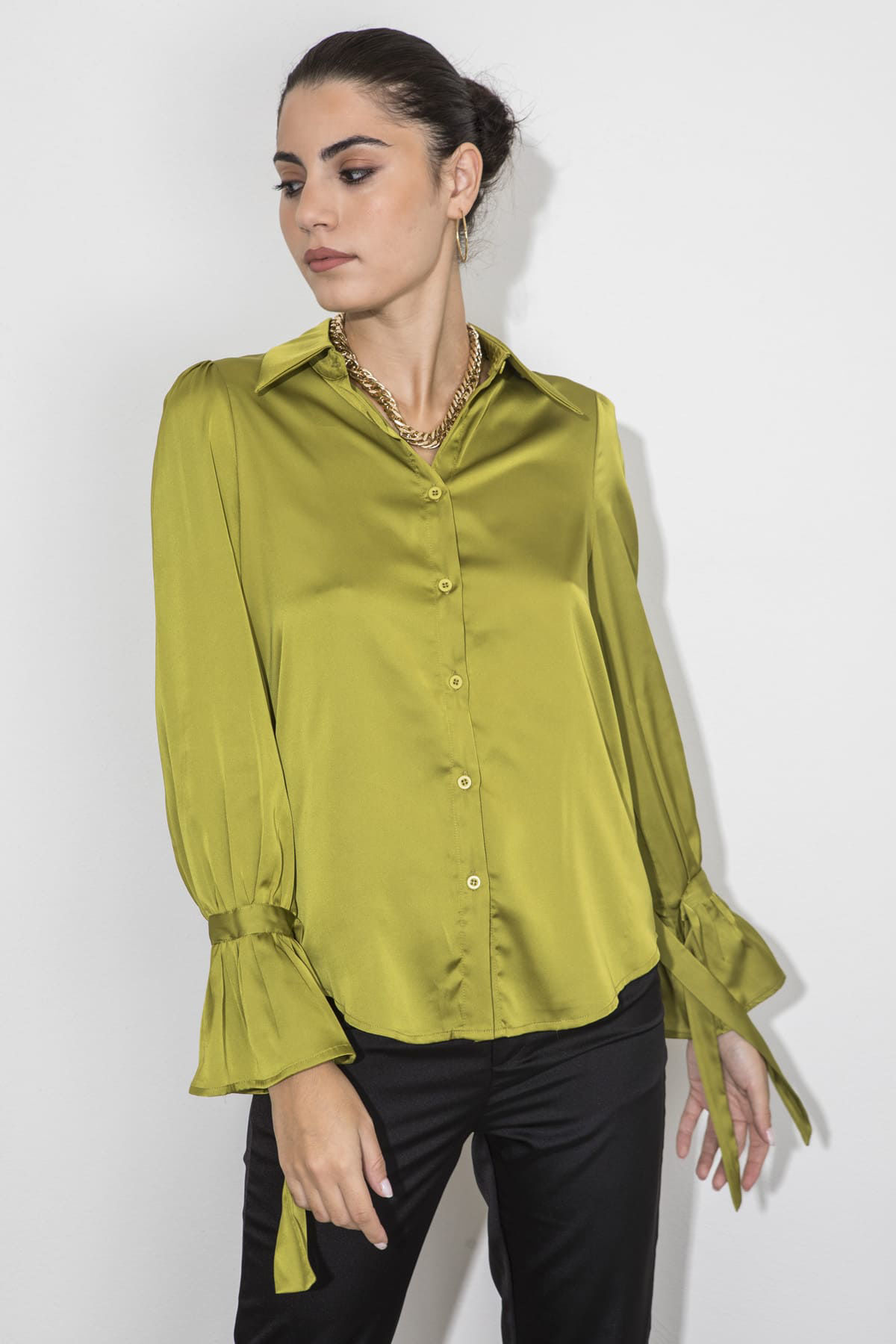 Picture of Satin shirt with sleeves