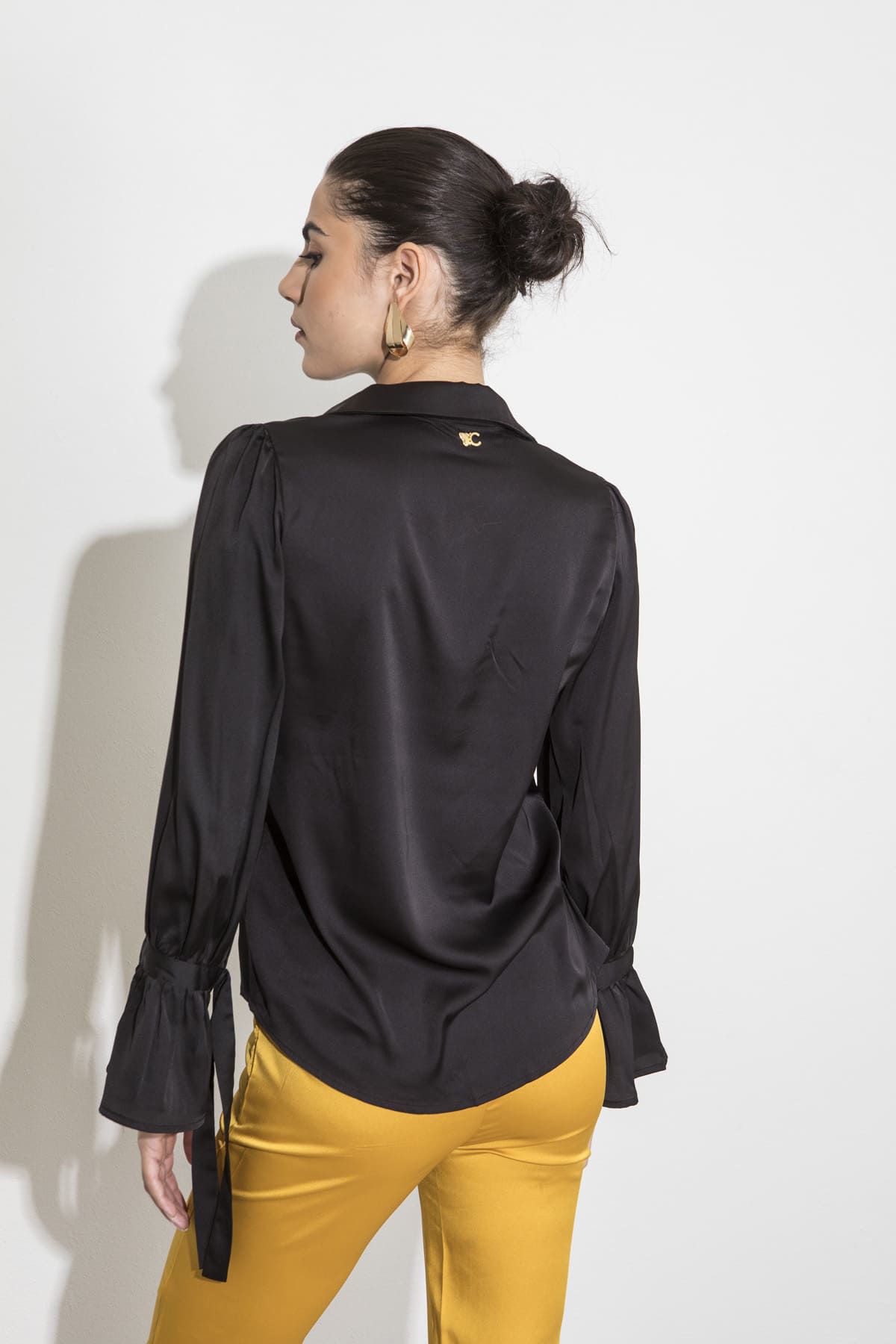 Picture of Satin shirt with sleeves