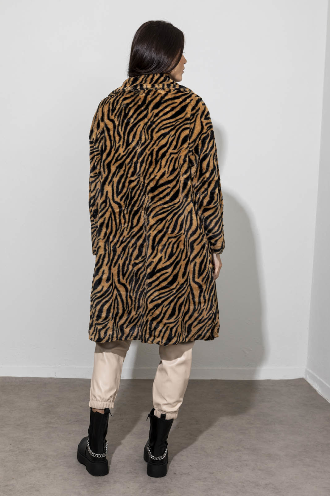 Εικόνα της Οversized zebra γούνινο παλτό