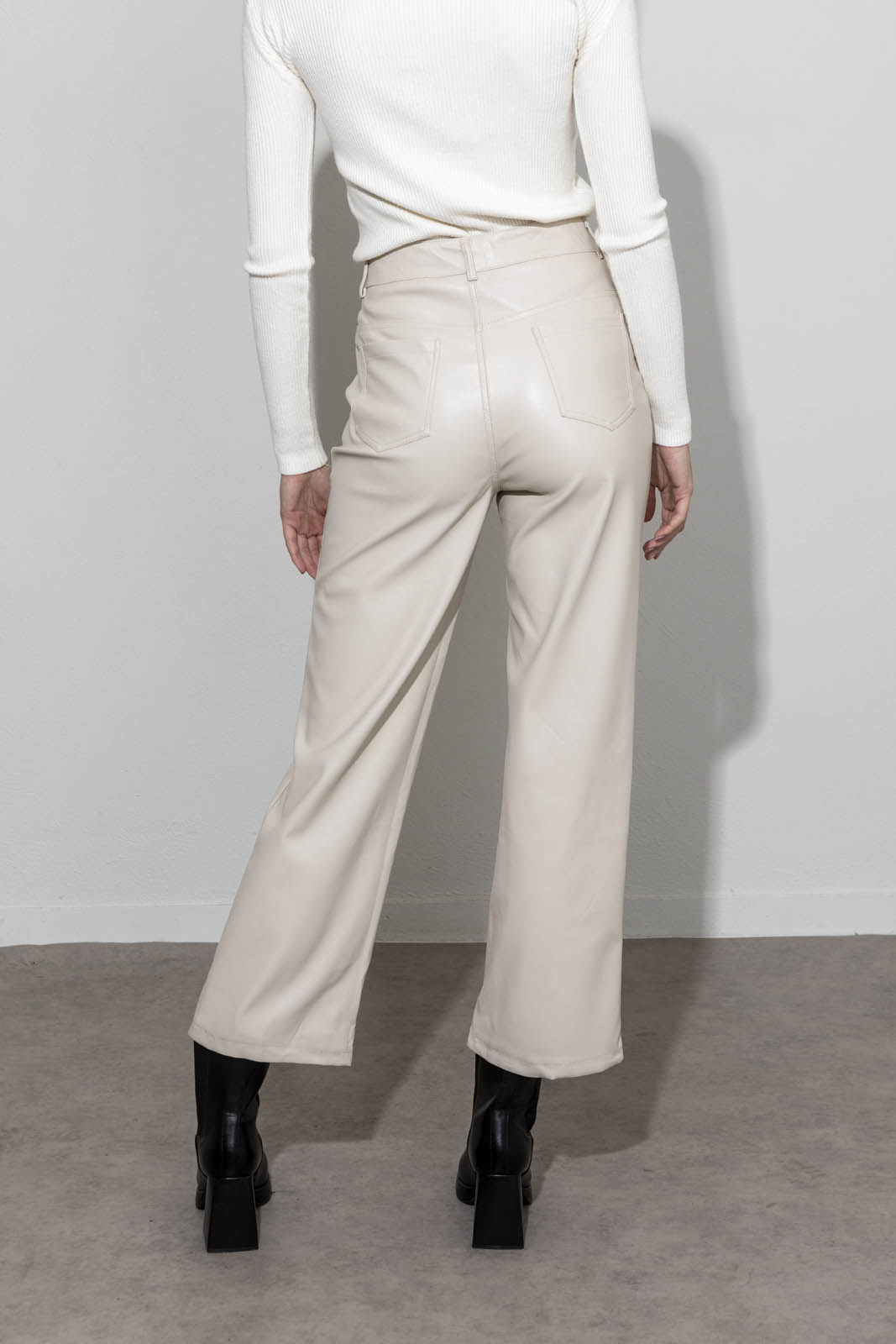 Picture of Wide leg highwaisted leather pants