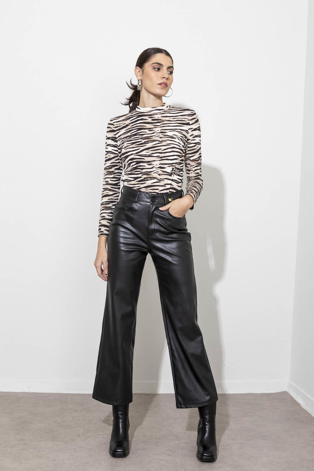 Picture of Wide leg highwaisted leather pants