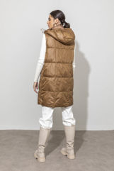 Picture of Sleeveless jacket with removable hood