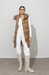 Picture of Sleeveless jacket with removable hood