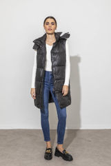 Picture of Sleeveless jacket with removable hood