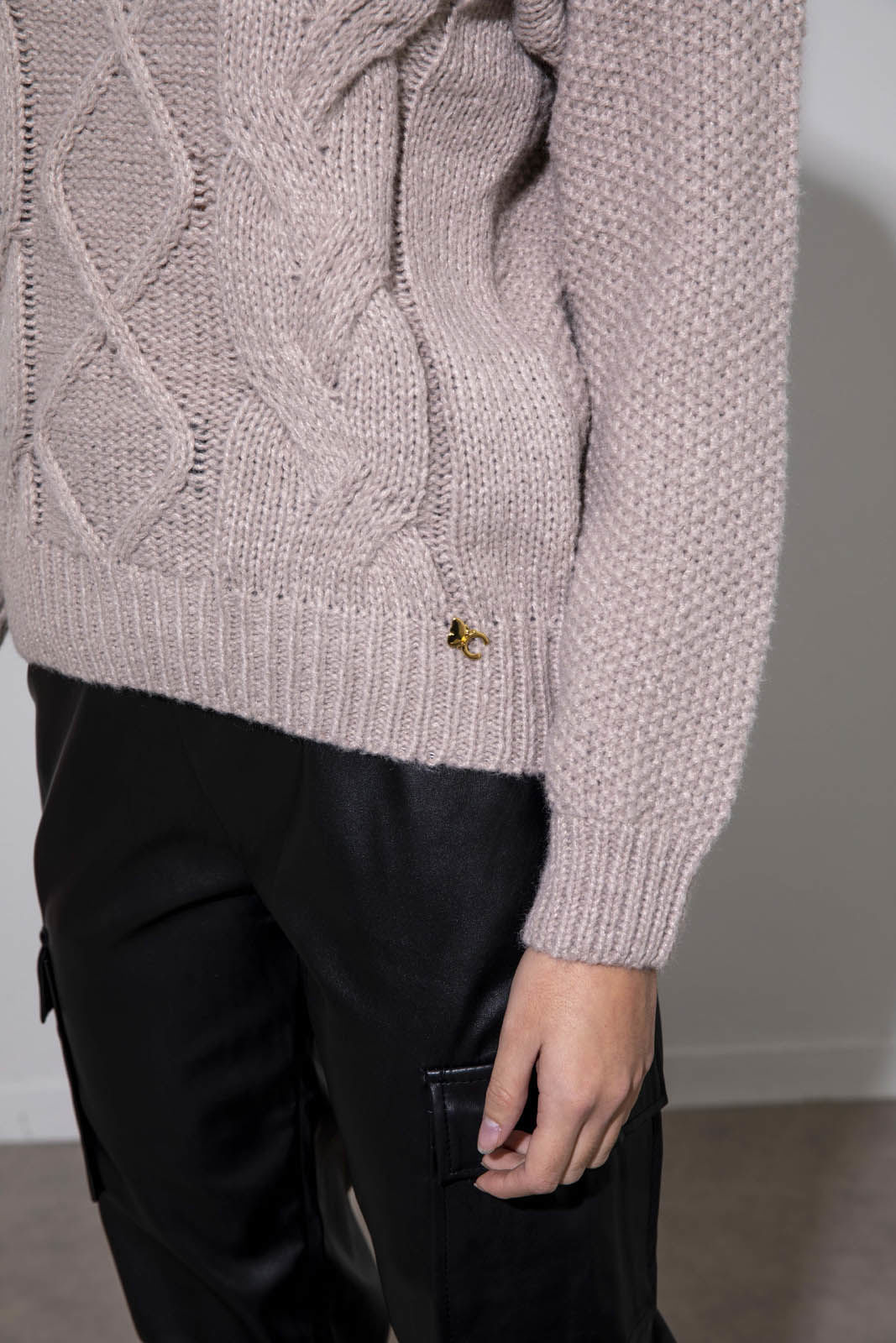 Picture of Sweater with knit pattern