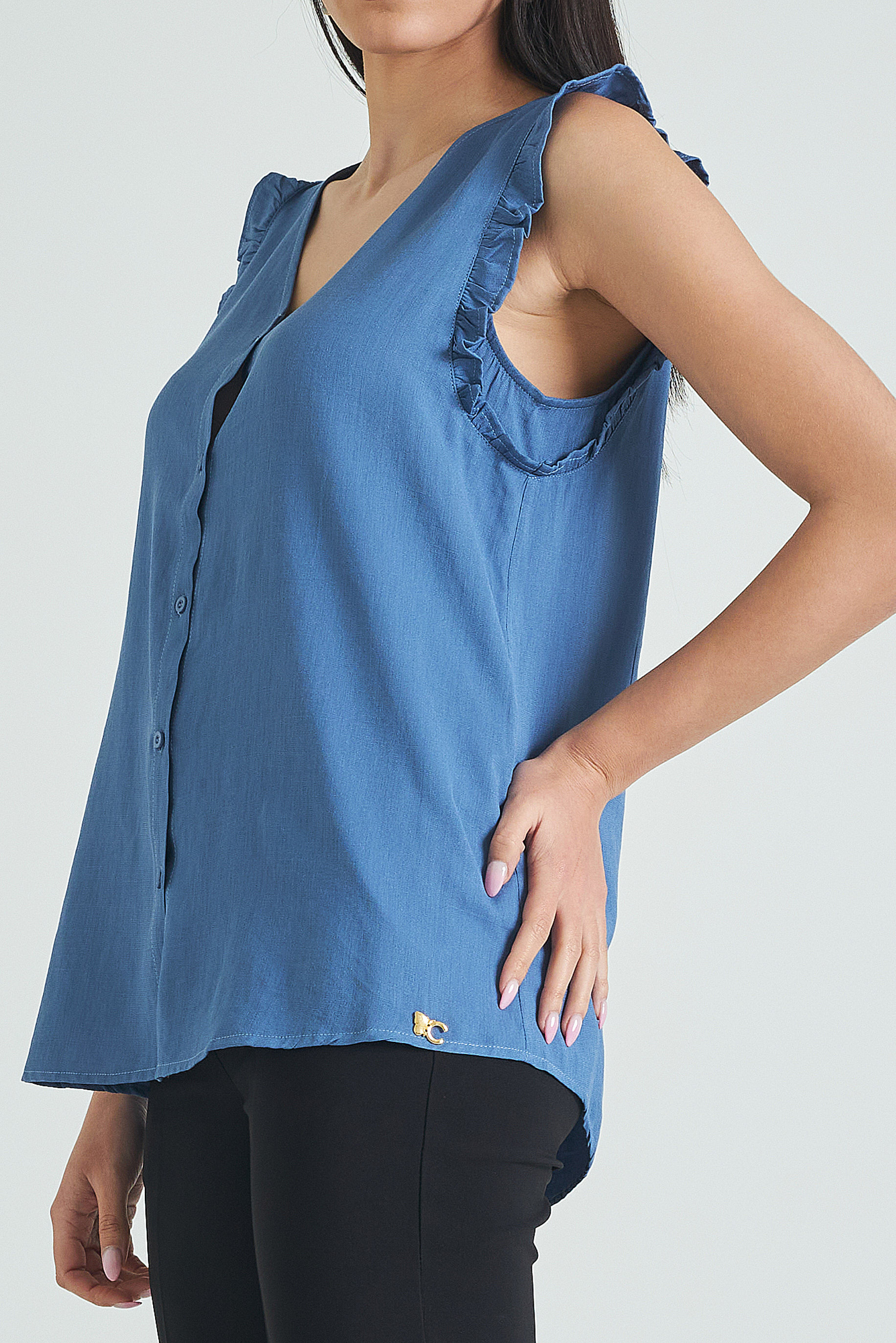 Picture of Sleeveless blouse with buttons