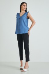 Picture of Sleeveless blouse with buttons