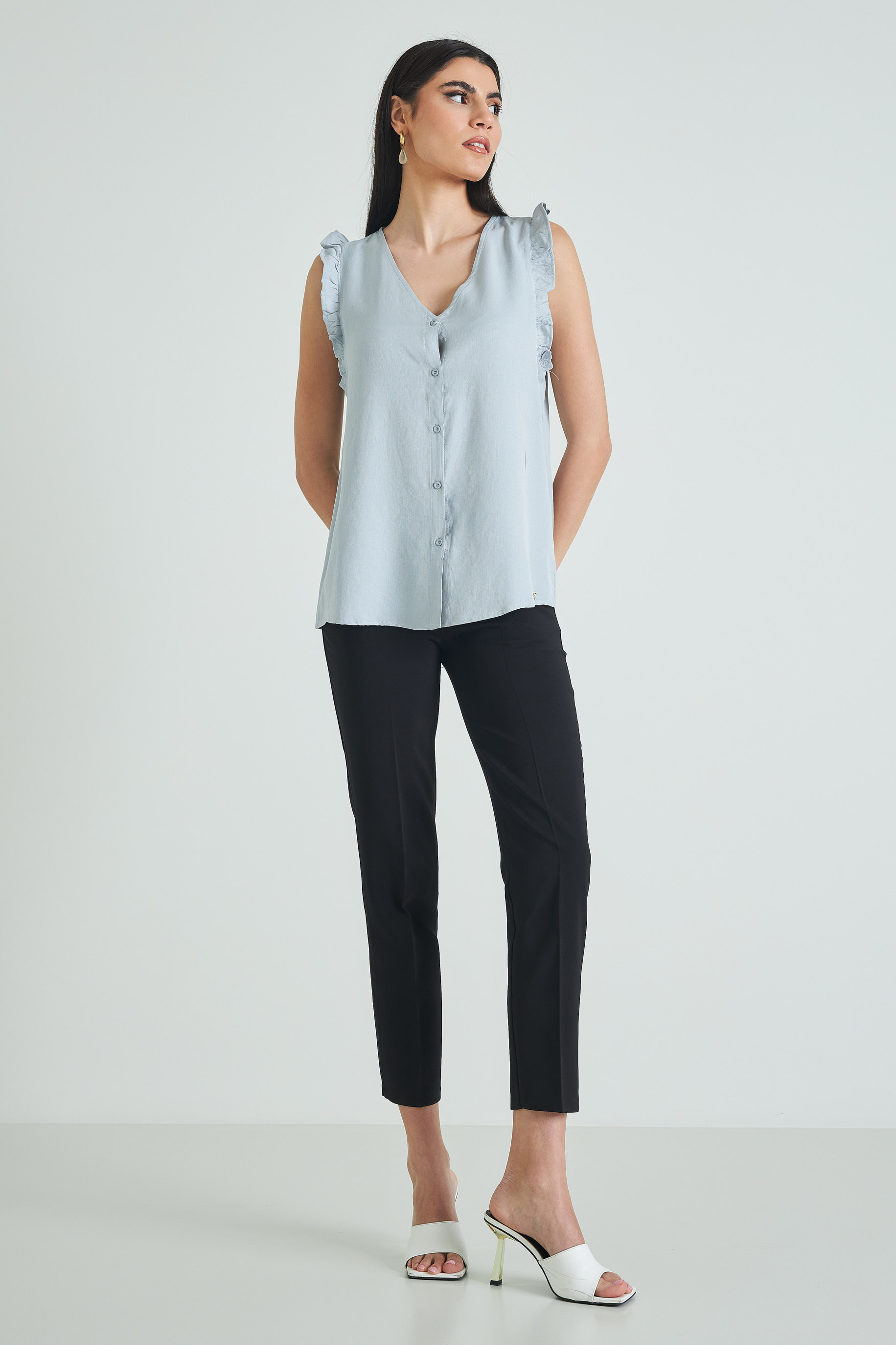 Picture of Sleeveless blouse with buttons