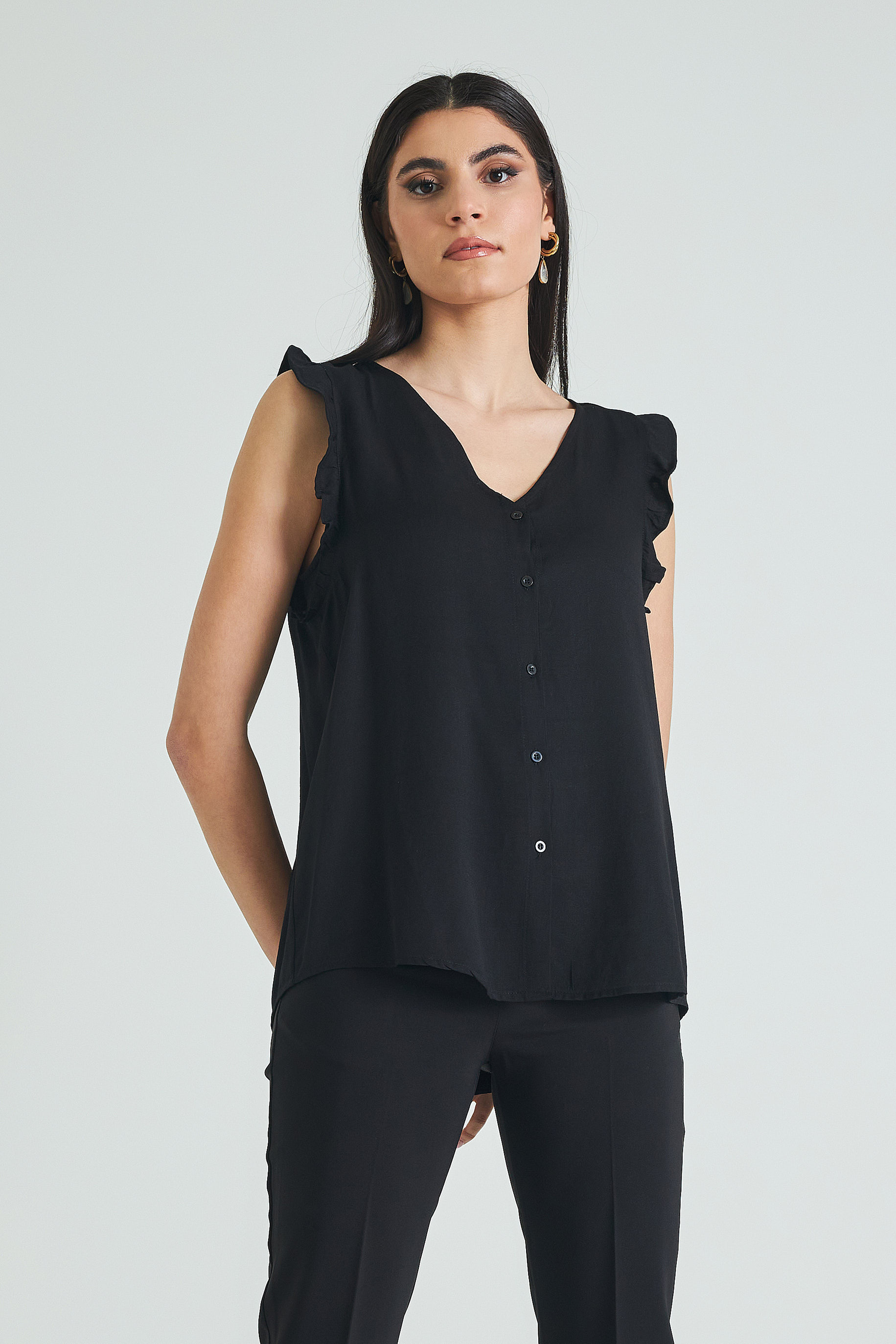 Picture of Sleeveless blouse with buttons