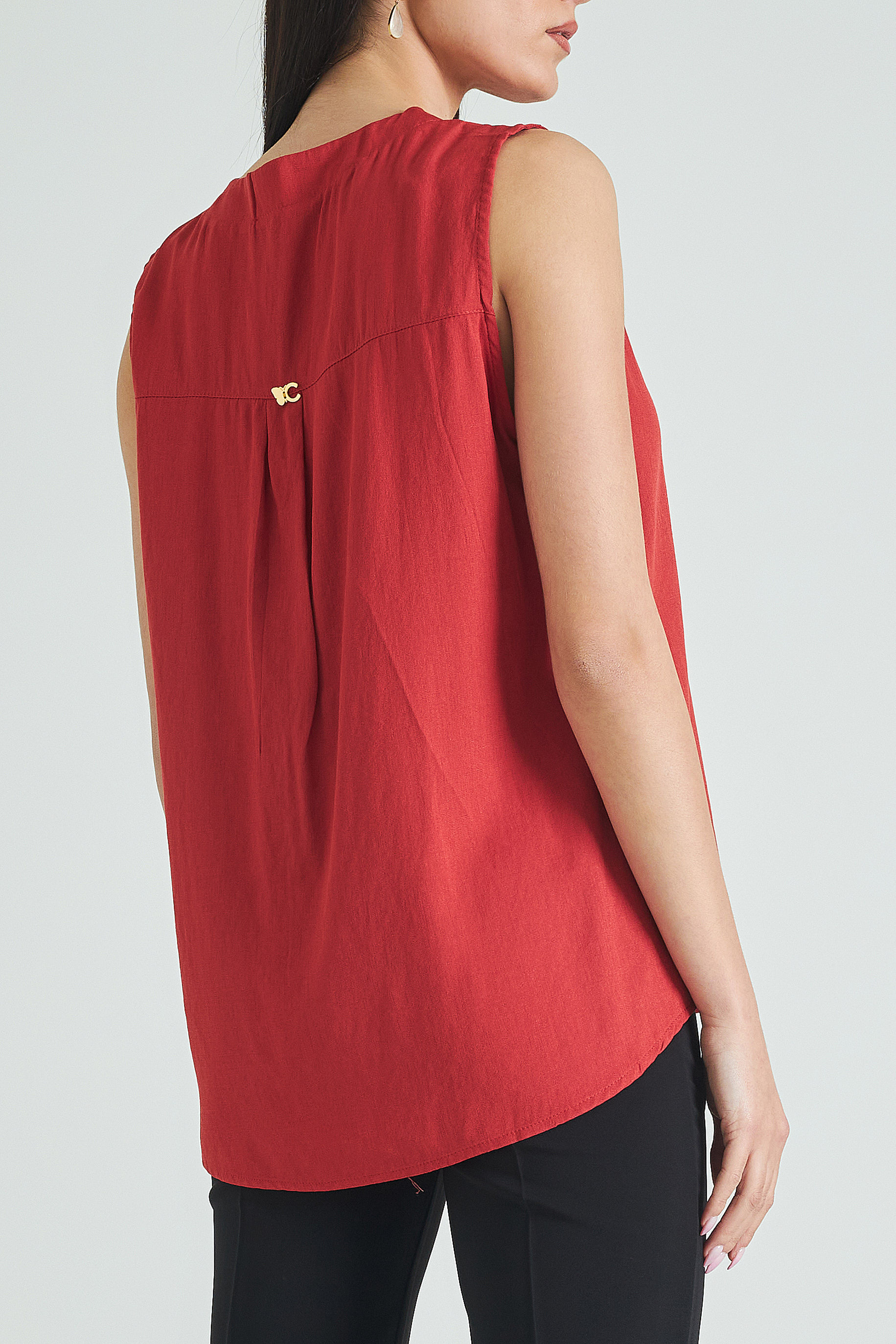 Picture of Sleeveless blouse with button