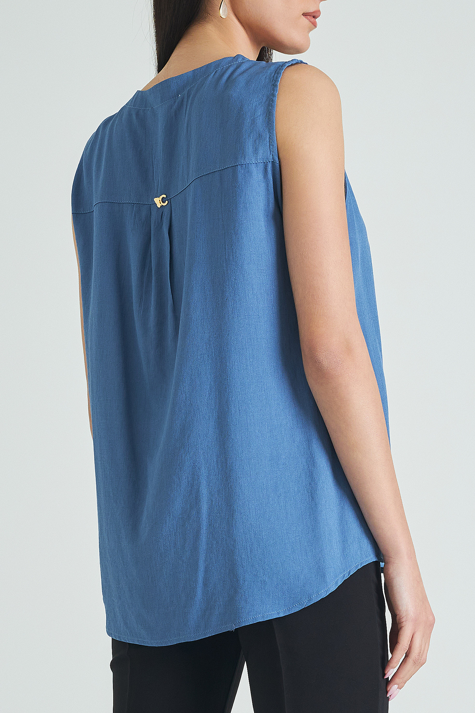 Picture of Sleeveless blouse with button