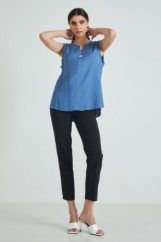 Picture of Sleeveless blouse with button