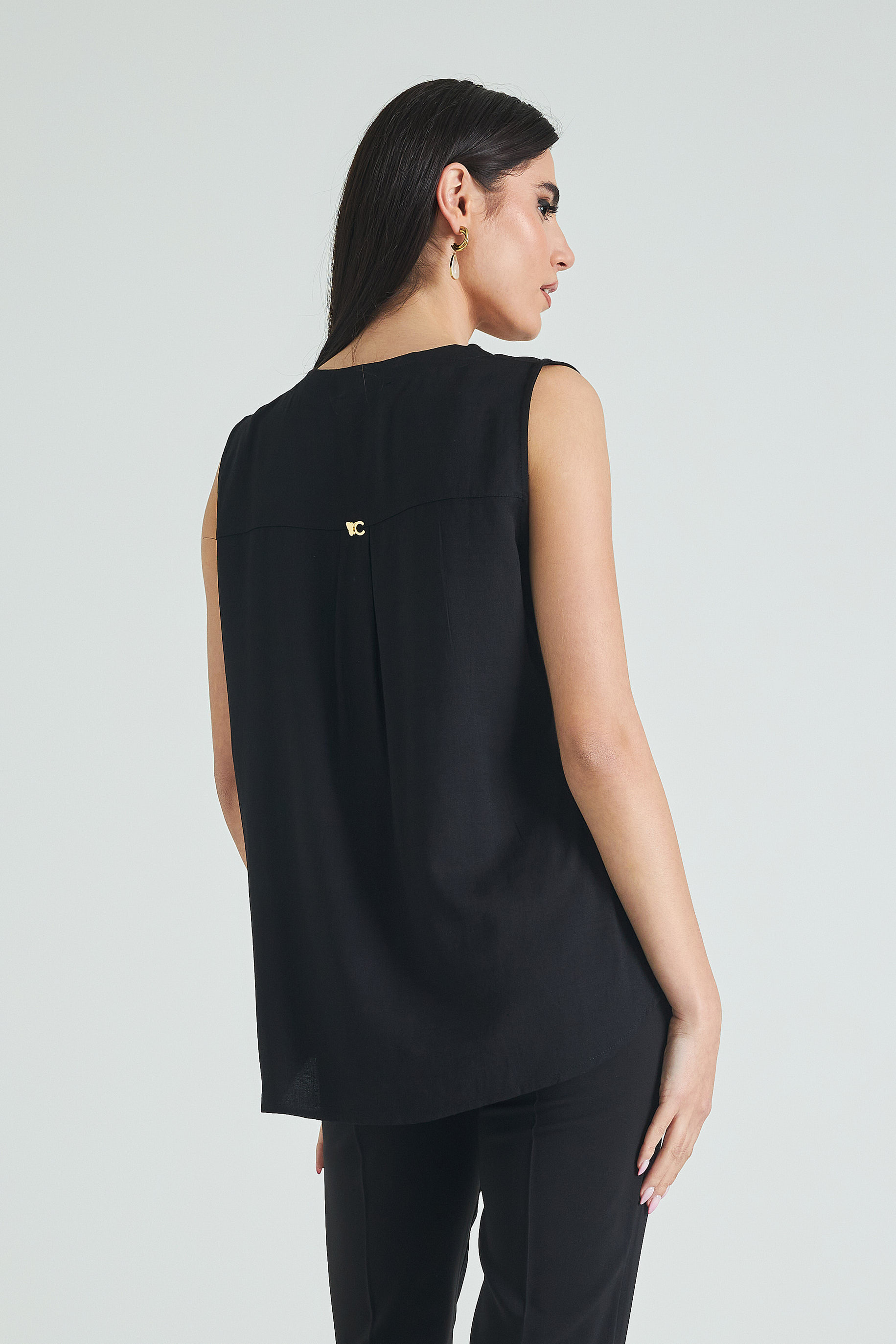 Picture of Sleeveless blouse with button