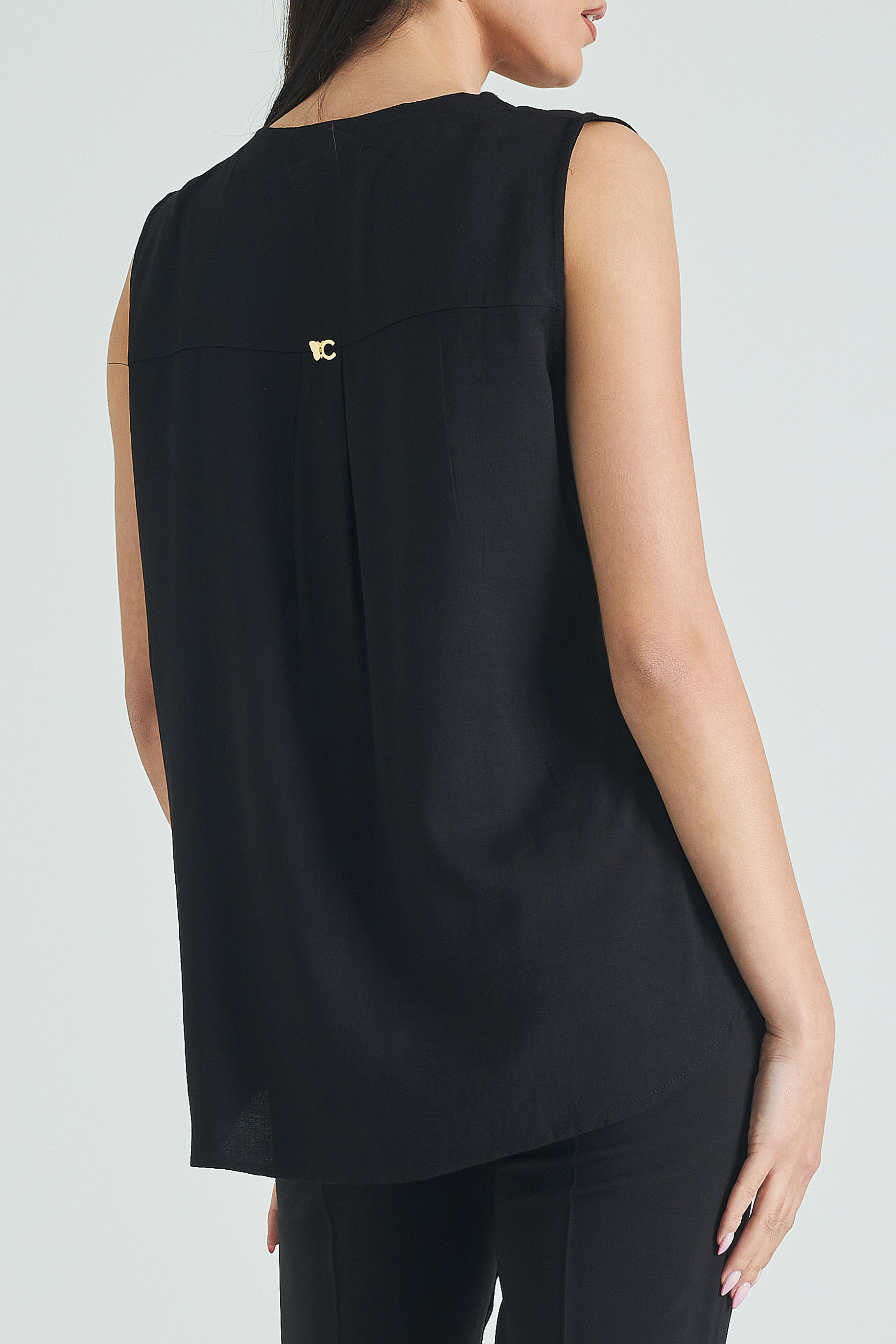 Picture of Sleeveless blouse with button