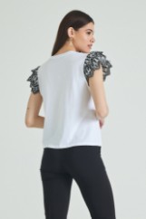 Picture of T-shirt with broidery sleeves