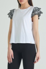 Picture of T-shirt with broidery sleeves